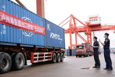穩(wěn)外貿(mào)促發(fā)展 成都海關(guān)出臺十三條措施提升通關(guān)效率與優(yōu)化商品檢驗?zāi)Ｊ? class=